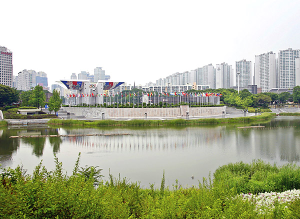 산책로에서 바라본 평화의 문